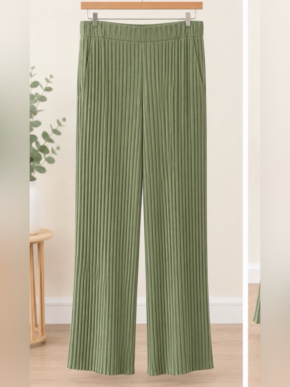 NWT-A NEW DAY pleated pants, size Medium